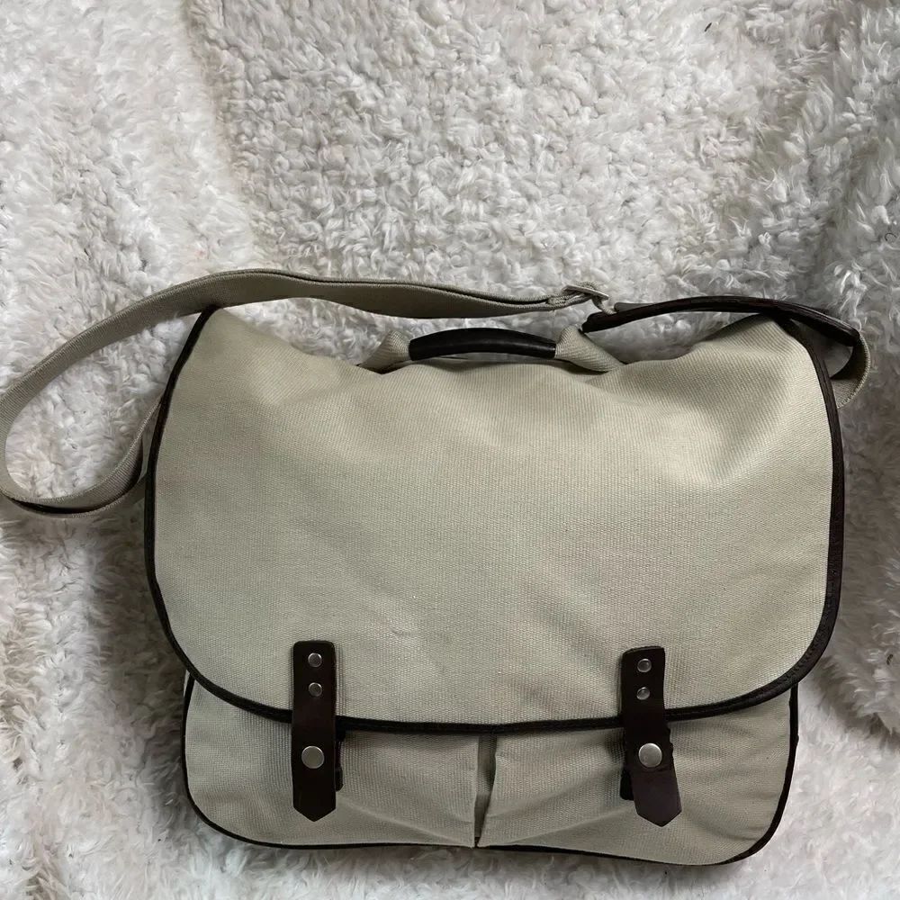 Unisex Banana Republic large messenger bag taupe canvas & Brown leather trims